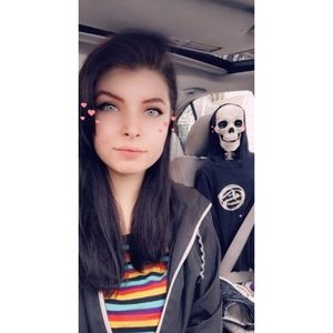 Meet your Posher, Chloe